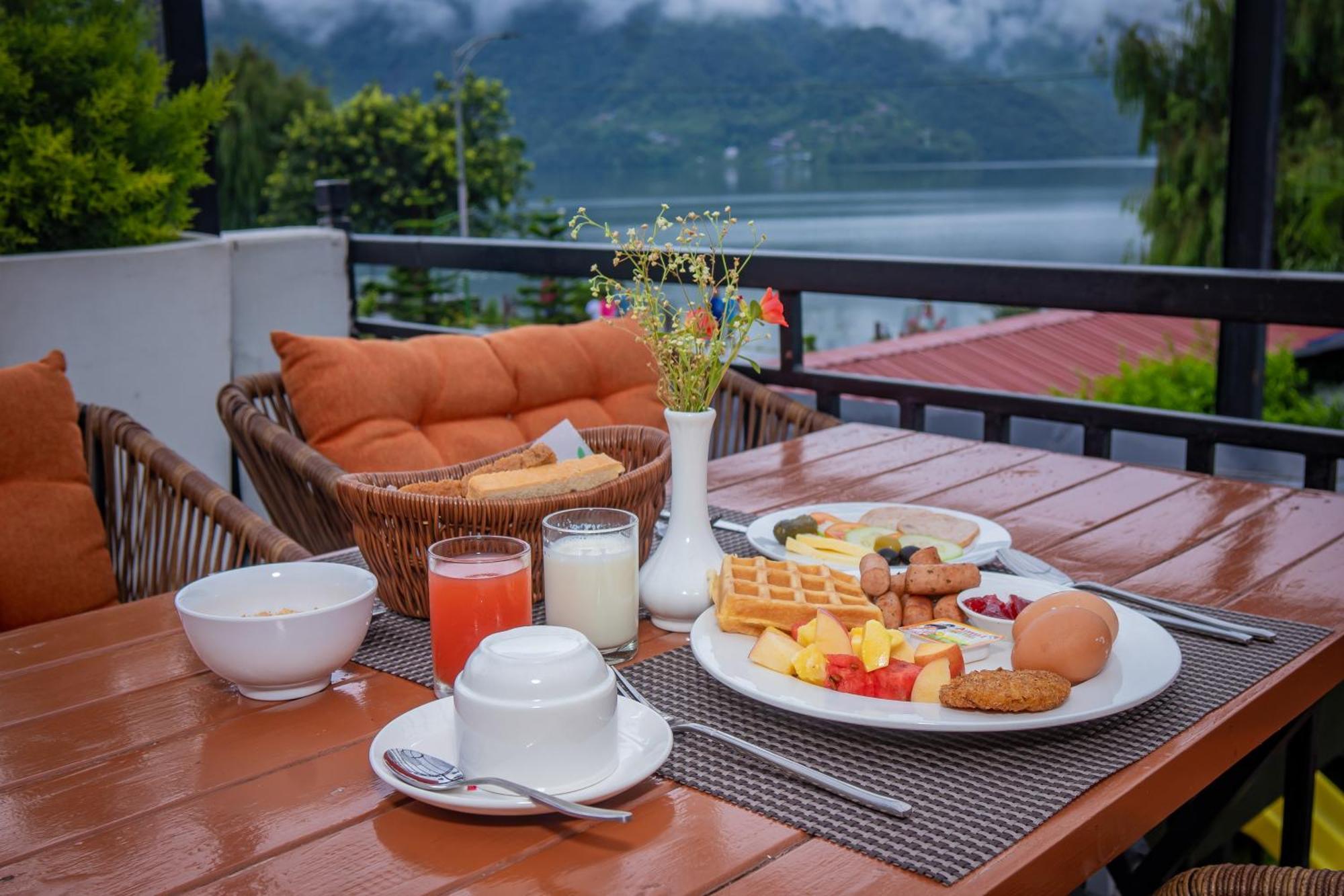 Majestic Lake Front Hotel & Suites Pokhara Exterior foto